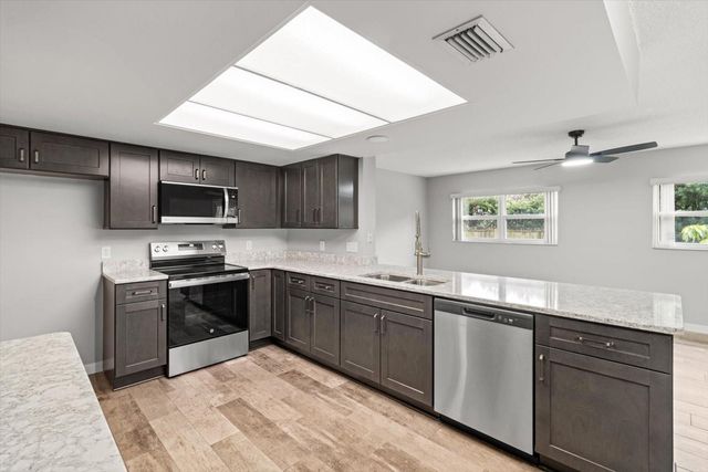 512 PARADISE POINT, Crystal River, FL 34429