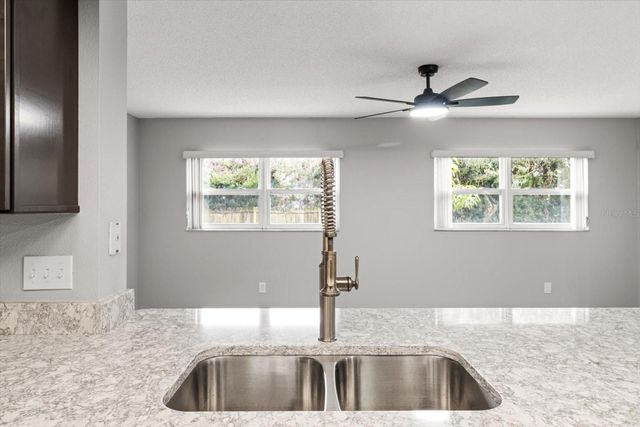 512 PARADISE POINT, Crystal River, FL 34429