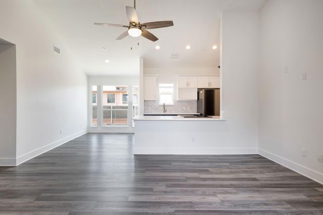 2829 Timmons Lane 206, Houston, TX 77027