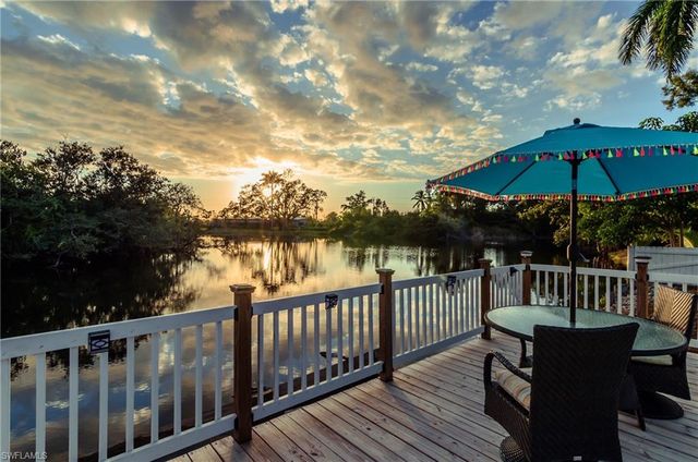 28 Constitution DR, Naples, FL 34112
