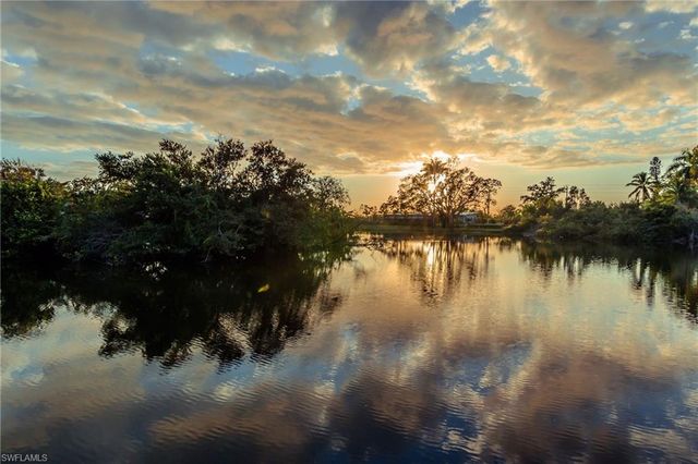 28 Constitution DR, Naples, FL 34112