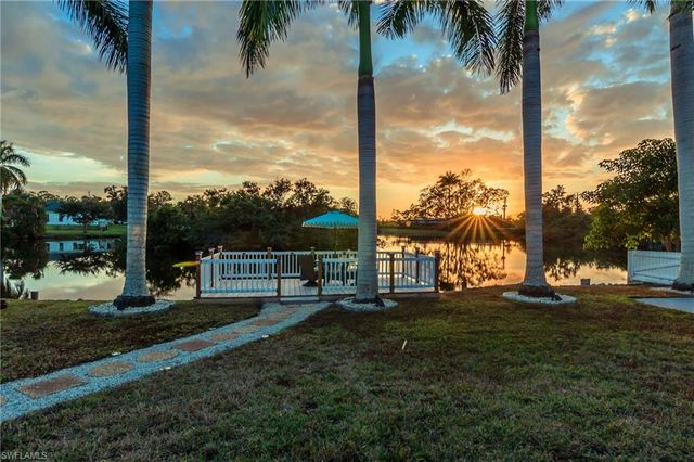 28 Constitution DR, Naples, FL 34112