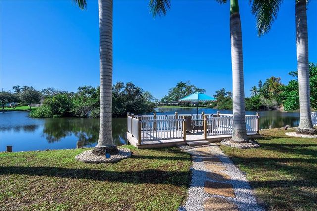 28 Constitution DR, Naples, FL 34112