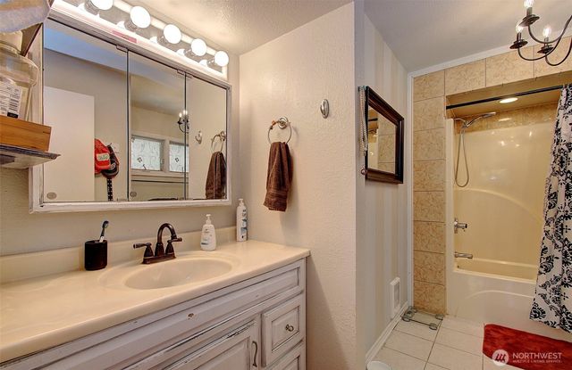 3713 NW Hayes Road, Woodland, WA 98674