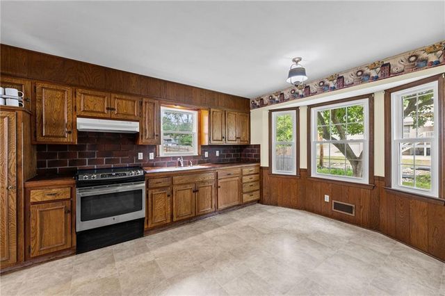 512 E 117th Terrace, Kansas City, MO 64131