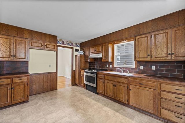 512 E 117th Terrace, Kansas City, MO 64131