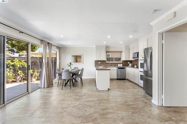 3179 Mackenzie Pl, Fremont, CA 94536