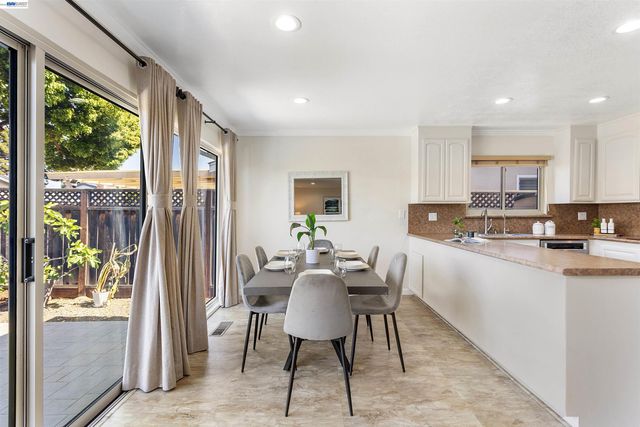 3179 Mackenzie Pl, Fremont, CA 94536