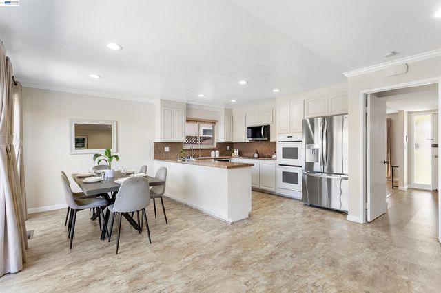 3179 Mackenzie Pl, Fremont, CA 94536