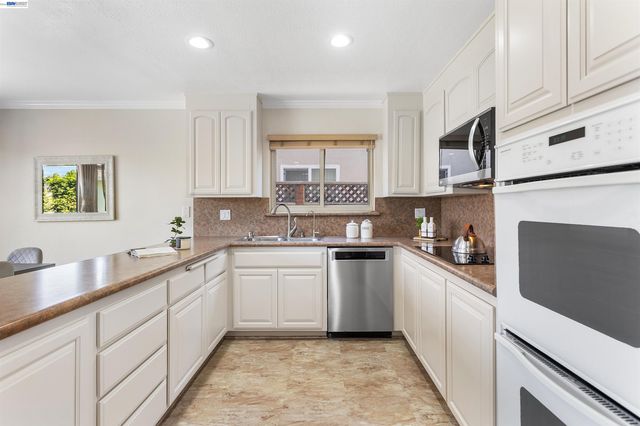 3179 Mackenzie Pl, Fremont, CA 94536