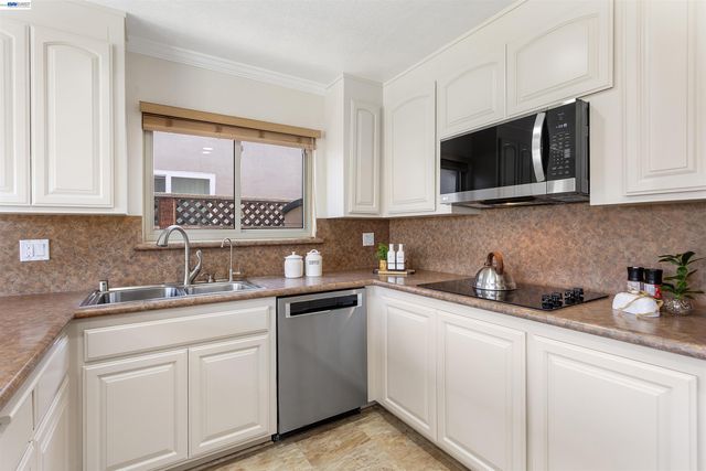 3179 Mackenzie Pl, Fremont, CA 94536