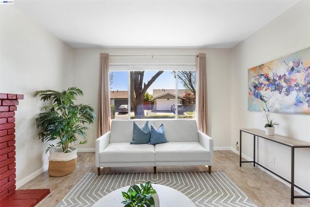 3179 Mackenzie Pl, Fremont, CA 94536