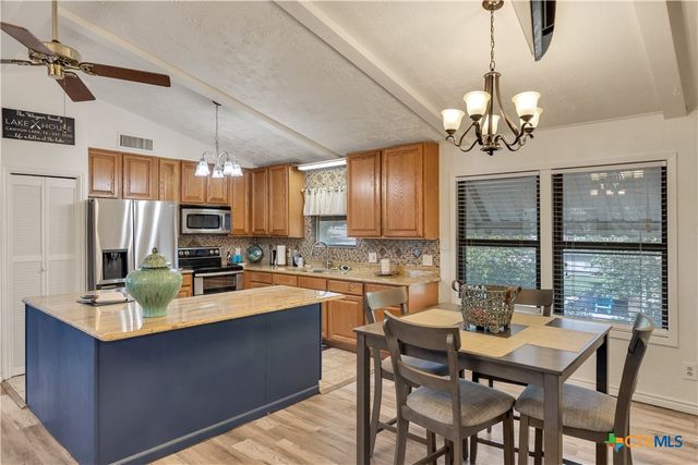 1303 Canyon Edge, Canyon Lake, TX 78133