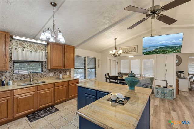 1303 Canyon Edge, Canyon Lake, TX 78133