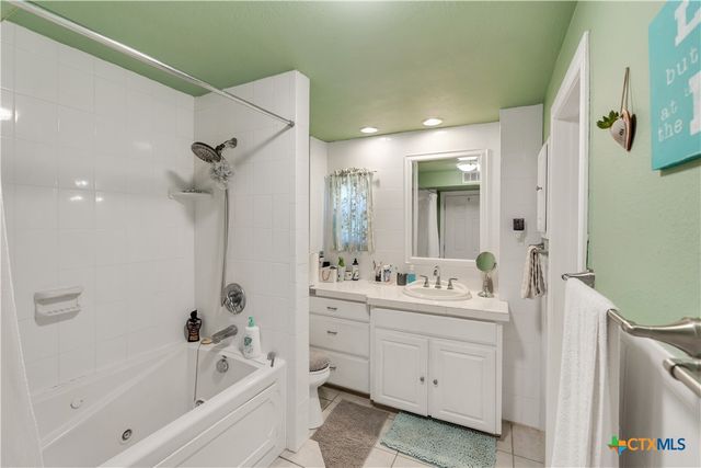 1303 Canyon Edge, Canyon Lake, TX 78133