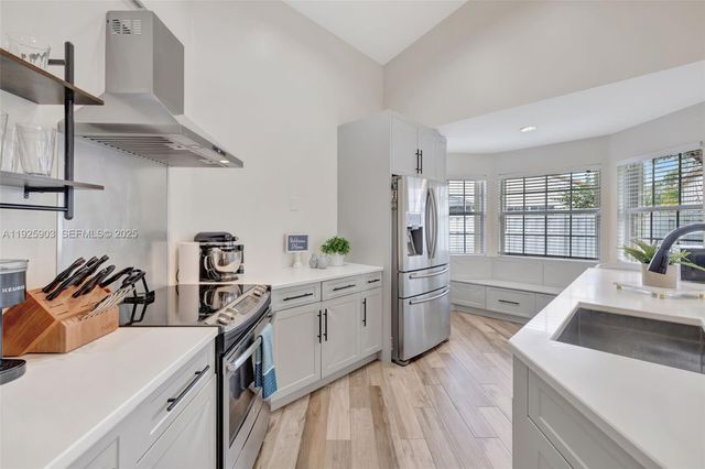 396 Bedford Ave, Weston, FL 33326