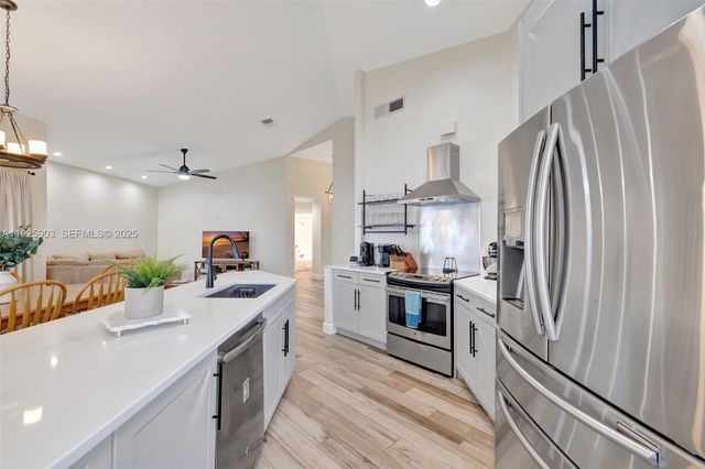 396 Bedford Ave, Weston, FL 33326