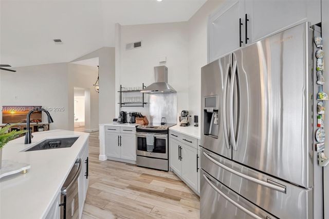 396 Bedford Ave, Weston, FL 33326