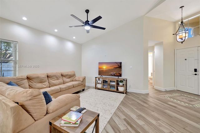 396 Bedford Ave, Weston, FL 33326