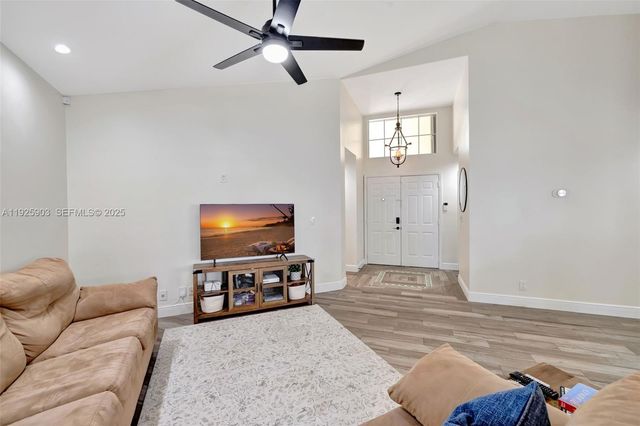 396 Bedford Ave, Weston, FL 33326