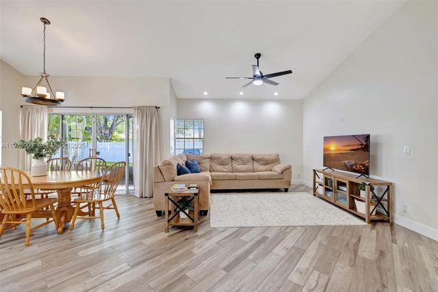 396 Bedford Ave, Weston, FL 33326