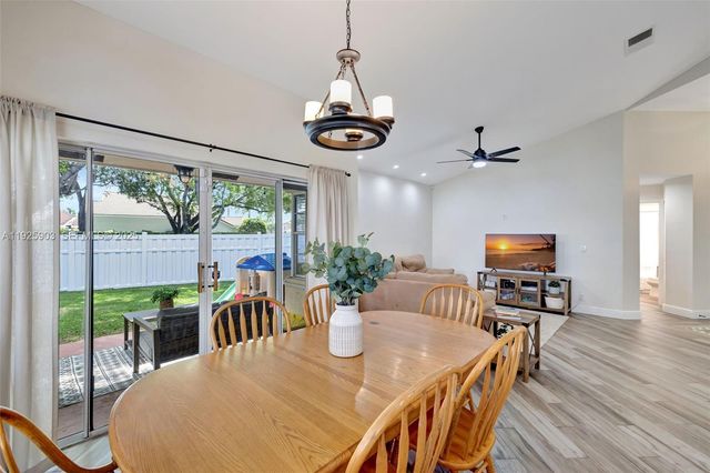 396 Bedford Ave, Weston, FL 33326