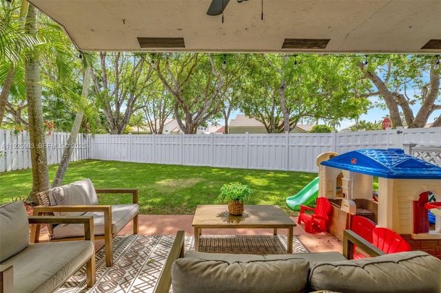 396 Bedford Ave, Weston, FL 33326