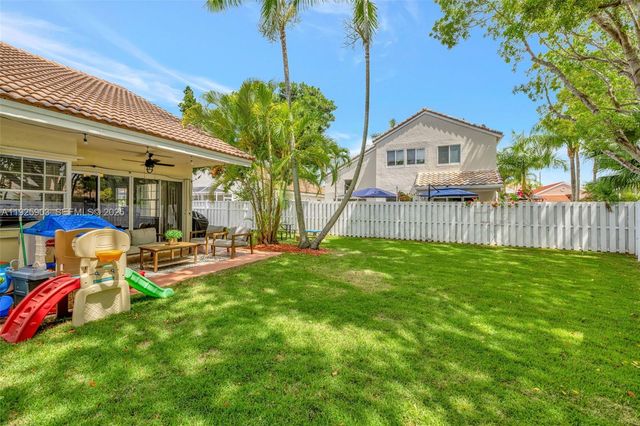 396 Bedford Ave, Weston, FL 33326