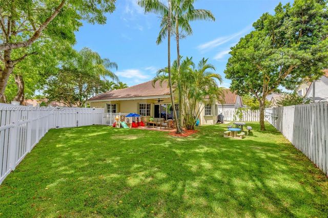 396 Bedford Ave, Weston, FL 33326