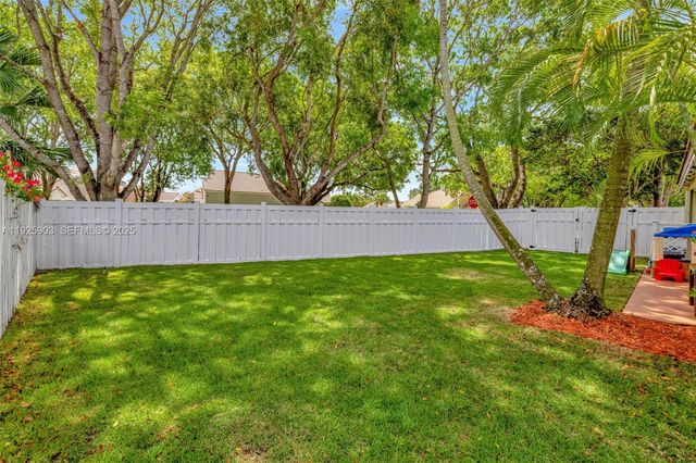 396 Bedford Ave, Weston, FL 33326