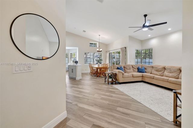 396 Bedford Ave, Weston, FL 33326