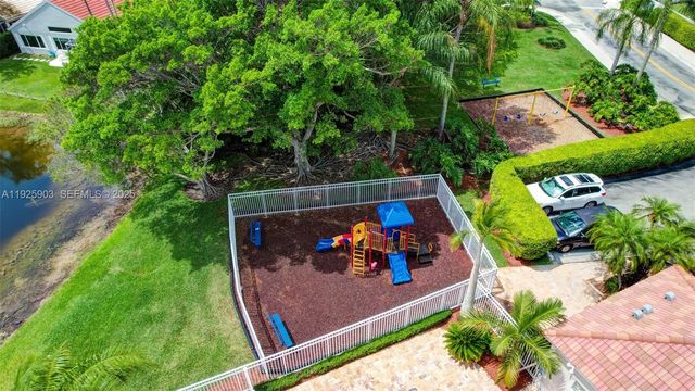 396 Bedford Ave, Weston, FL 33326