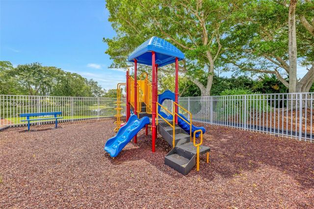 396 Bedford Ave, Weston, FL 33326