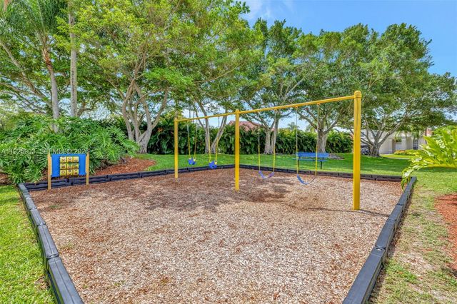 396 Bedford Ave, Weston, FL 33326