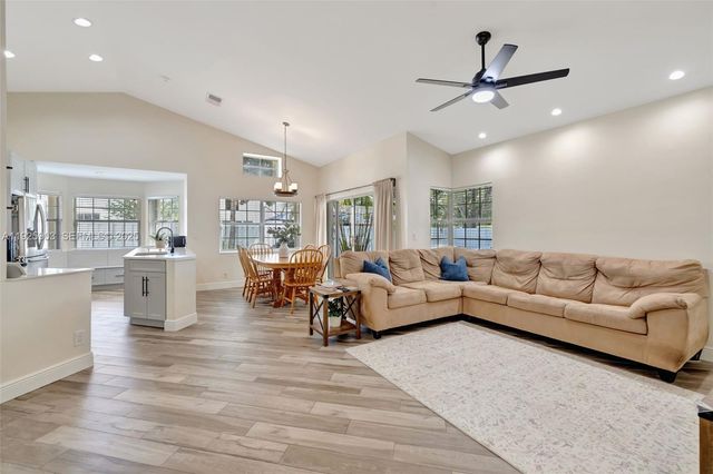 396 Bedford Ave, Weston, FL 33326