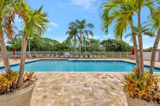 396 Bedford Ave, Weston, FL 33326