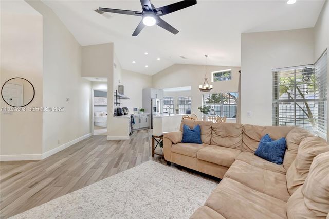 396 Bedford Ave, Weston, FL 33326