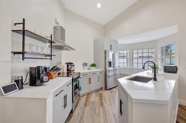 396 Bedford Ave, Weston, FL 33326