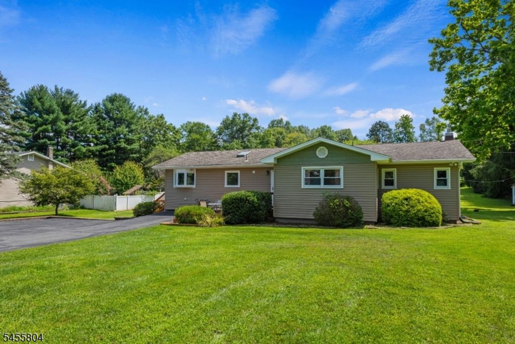 39 Cornhollow Rd, Roxbury Twp., NJ 07876 — exterior