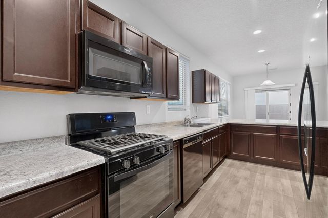 23 Hermanos Loop, Los Lunas, NM 87031