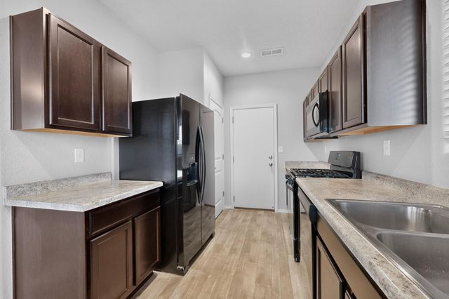 23 Hermanos Loop, Los Lunas, NM 87031