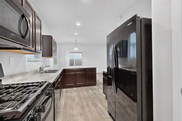 23 Hermanos Loop, Los Lunas, NM 87031