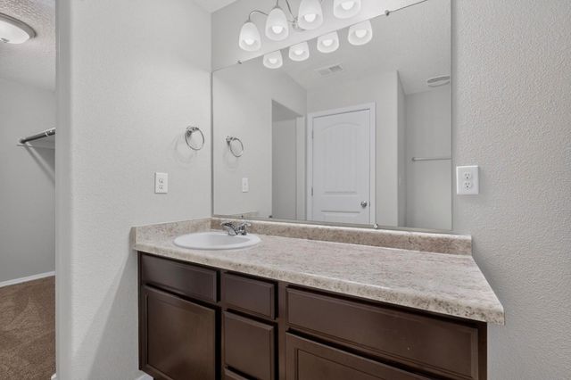 23 Hermanos Loop, Los Lunas, NM 87031