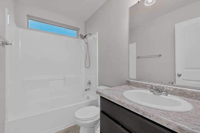 23 Hermanos Loop, Los Lunas, NM 87031