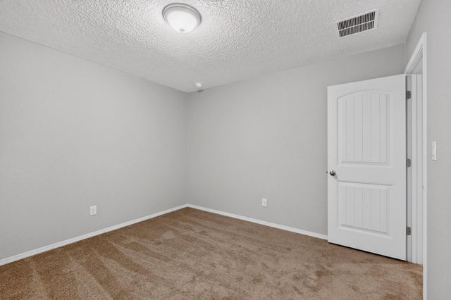 23 Hermanos Loop, Los Lunas, NM 87031