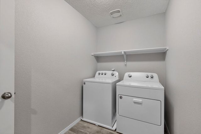 23 Hermanos Loop, Los Lunas, NM 87031