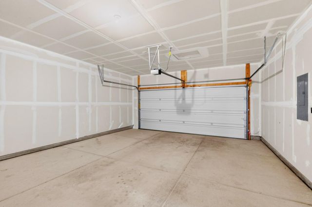 23 Hermanos Loop, Los Lunas, NM 87031