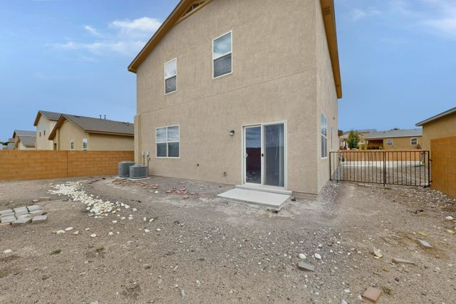 23 Hermanos Loop, Los Lunas, NM 87031