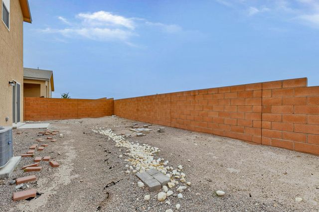 23 Hermanos Loop, Los Lunas, NM 87031