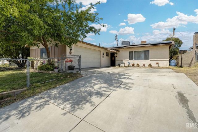 5512 Hillburn Road, Bakersfield, CA 93306